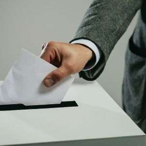 AEP - rezultate provizorii: Ciprian Ciucu - 33,32%, după centralizarea a 50,04% din secţiile de vot